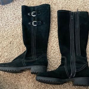 Black low heel comfy boots